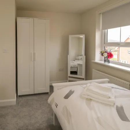 Valley View Apartment *
